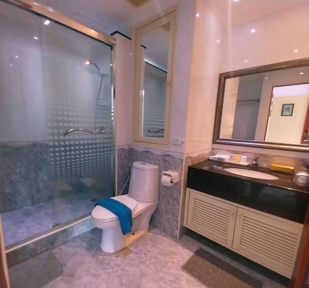 Private 2 Bedroom Seaview At Phuket Patong